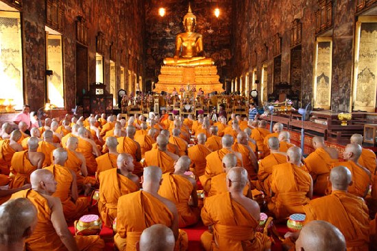 เข้าพรรษา 2569 บูชาพระเครื่ององค์ไหนดี ? เจาะกระแสพระดังที่กำลังมาแรงในวงการตอนนี้