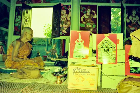 รูปเหรียญหนุมานออกศึก อุดผงอาถรรพณ์เขี้ยวหนุมาน หลวงพ่อชื่น ปี 2544 | เหรียญหนุมานหลวงพ่อชื่น,